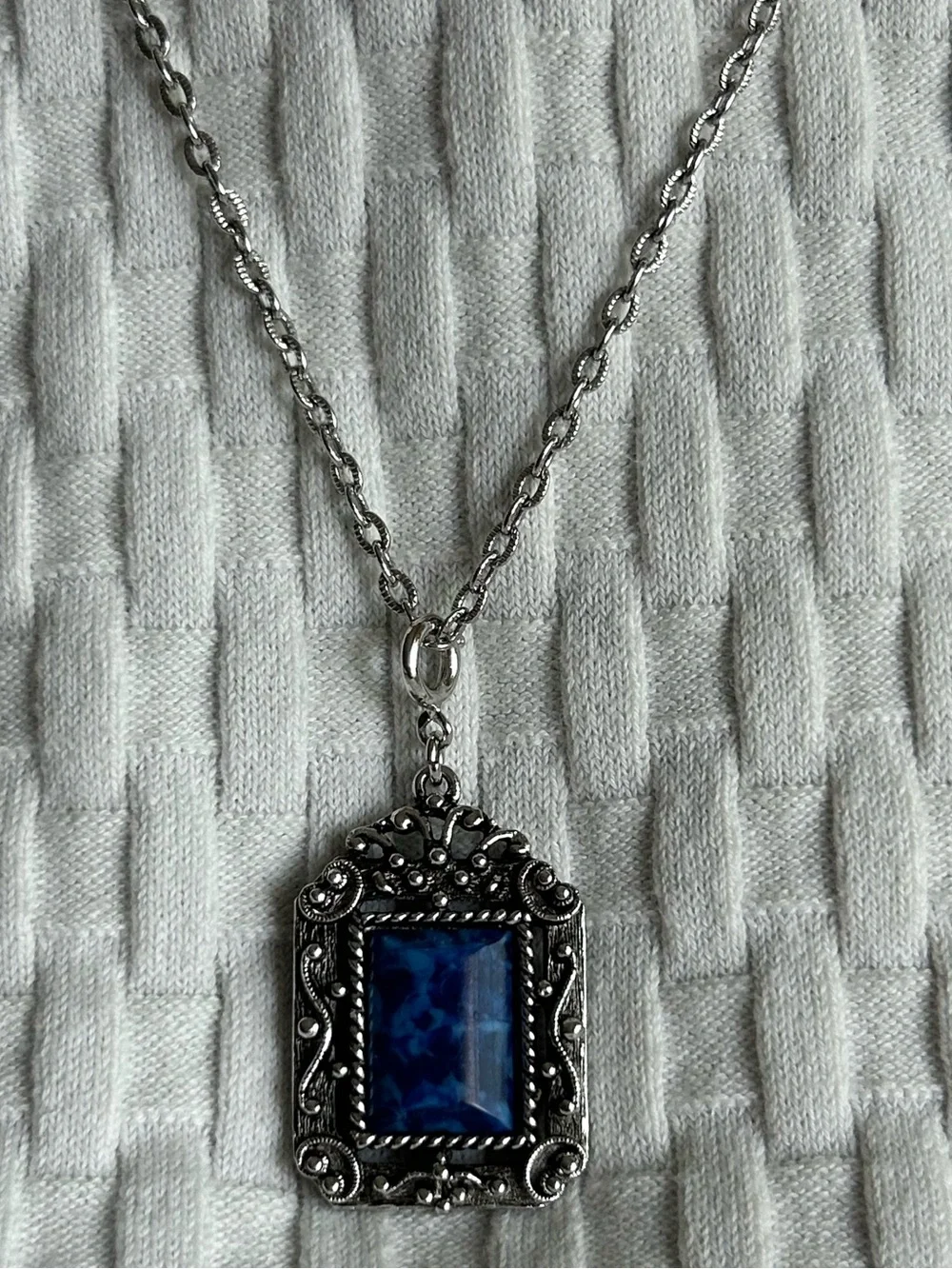 Sarah Coventry "Roman Holiday" Reversible  Blue Stone Filigree Pendant Necklace6 - Picture 2 of 8